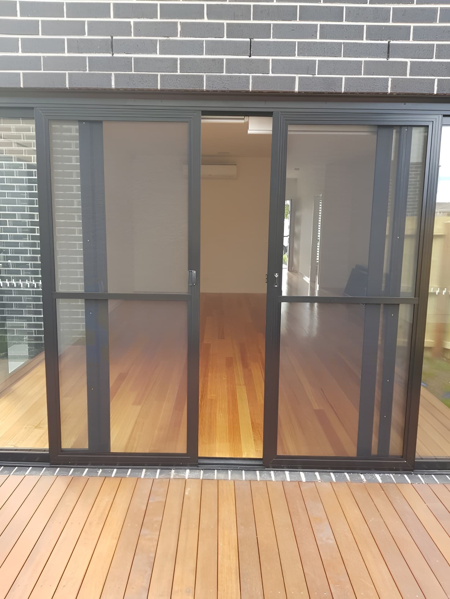 Aluminium hinged door installation